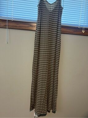 Striped Sleeveless Maxi Dress — Gray & White